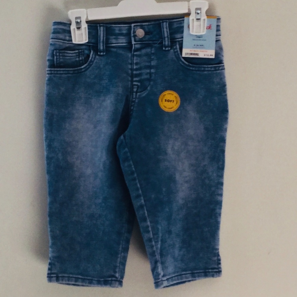 Blue light wash Capri pants